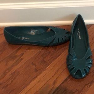 Banana republic green flats
